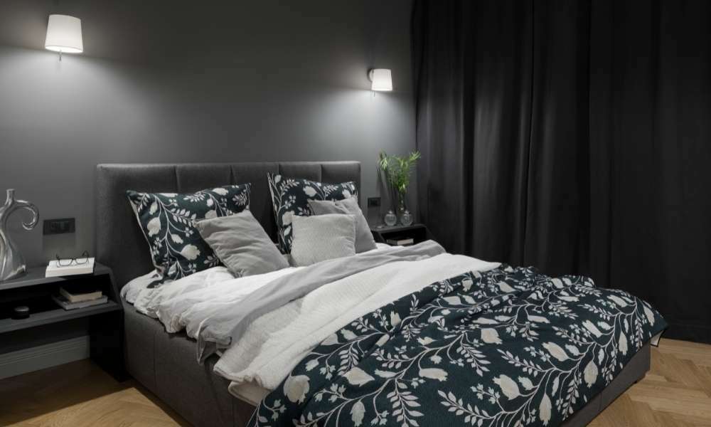 Avoid Dark Colors To Decorate A Small Bedroom With A King Bed