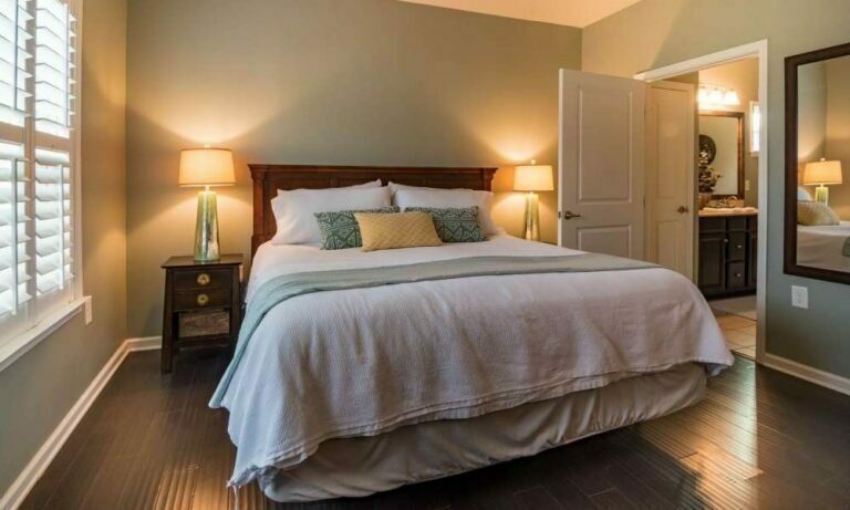 How To Decorate A Small Bedroom With A King Bed