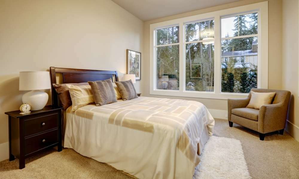 Keep It Simple To Arrange A Small Bedroom With A Queen Bed