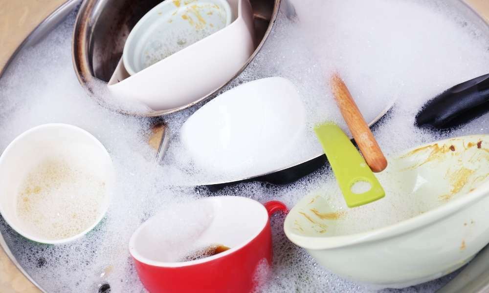 Soak It In Hot Soapy Water To Clean Glass Bakeware
