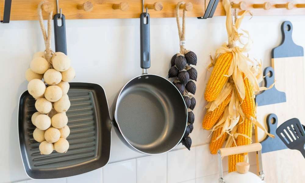 Wall-Rack For Pot Hooks To Organize Kitchen Utensils