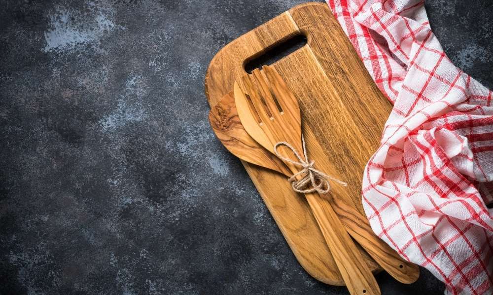 Rinse And Dry With A Towel To Care For Wooden Utensils
