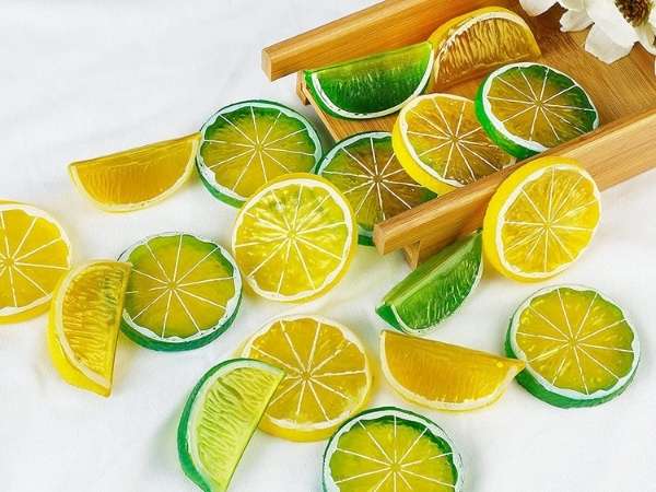Place Lemon Wooden Slices