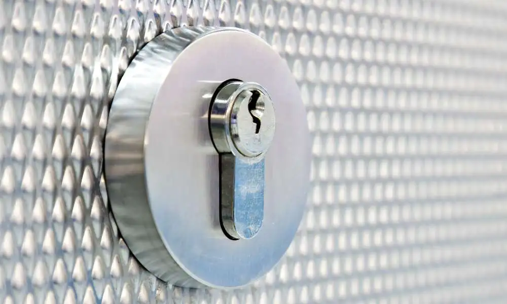 Find a Hole in the Lock to Unlock Bathroom Door With Hole