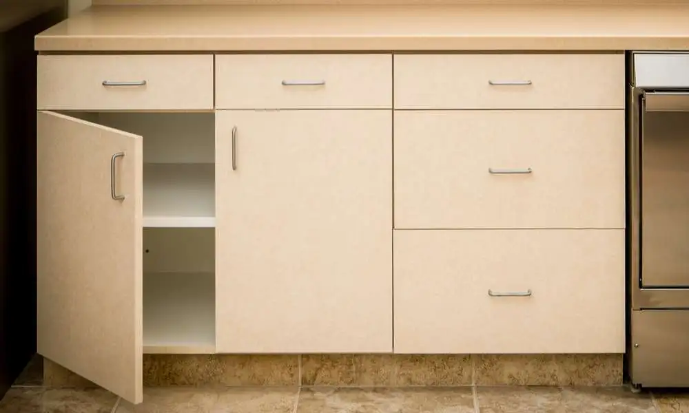 Clean Out The Insides to Make Kitchen Cabinets Look Glossy