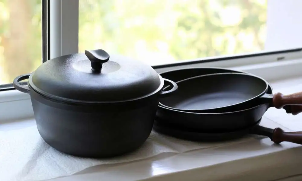 Benefits of using cast iron cookware