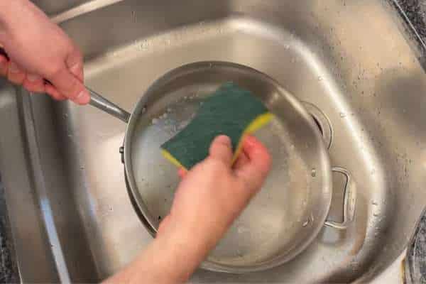 Use Scrubber to Clean Cookware